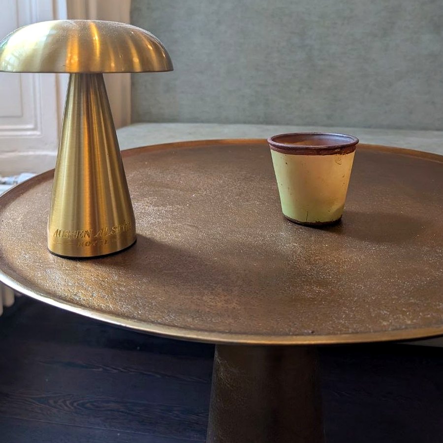 Aussen Alster Hotel Gravur auf Messinglampe